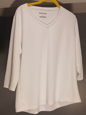 Columbia White Performance V-Neck Sun Shirt